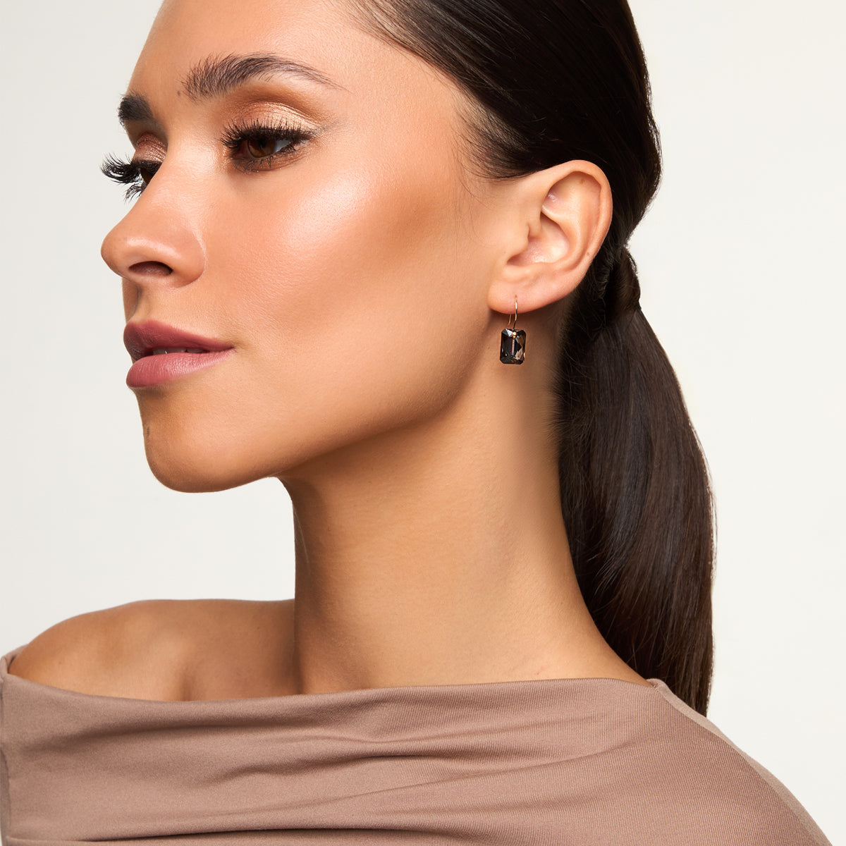 Kolczyki złote z szarymi kamieniami