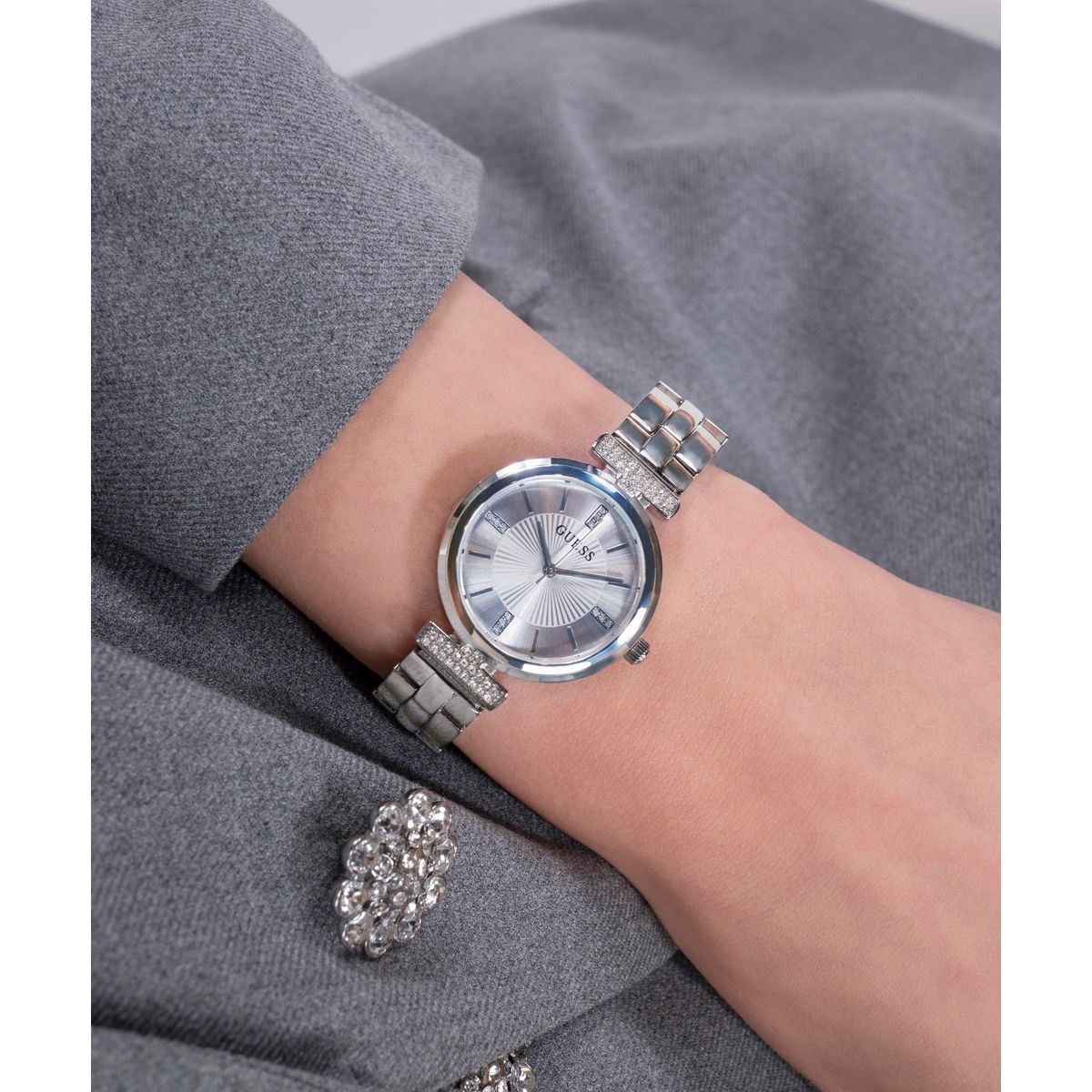 Zegarek na srebrnej bransolecie - Guess Array Silver